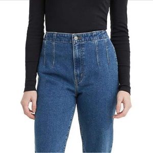 Levi’s High Waisted Taper Jeans size 26